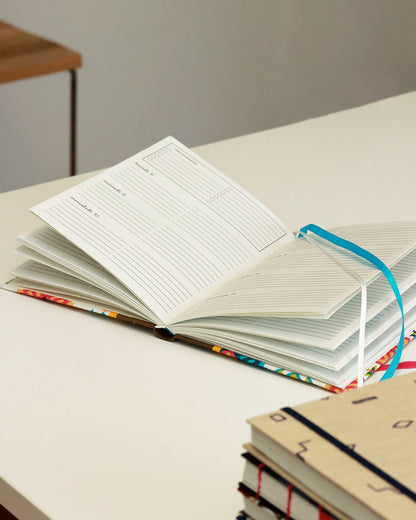 Agenda 2026 geometrie colorate (dorso arrotondato con elastico)