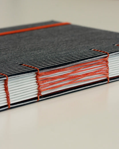 Agenda 2026 rigata (mix copta e francese con elastico)