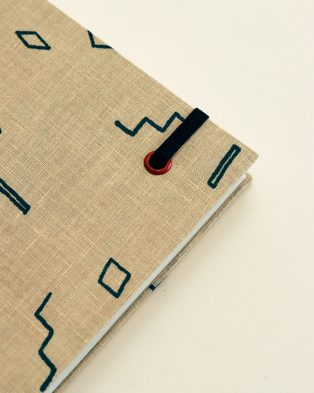 Agenda 2026 geometria minimale (mix copta e francese con elastico e busta)