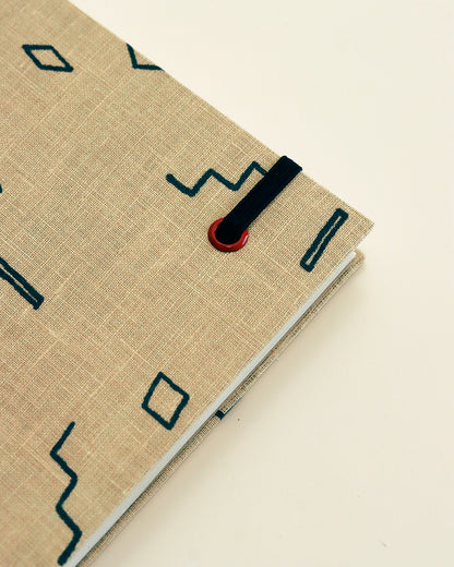 Agenda 2026 geometria minimale (mix copta e francese con elastico e busta)