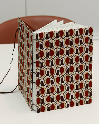 Agenda 2026 motivi astratti geomettrici marroni (copta con elastico e busta)