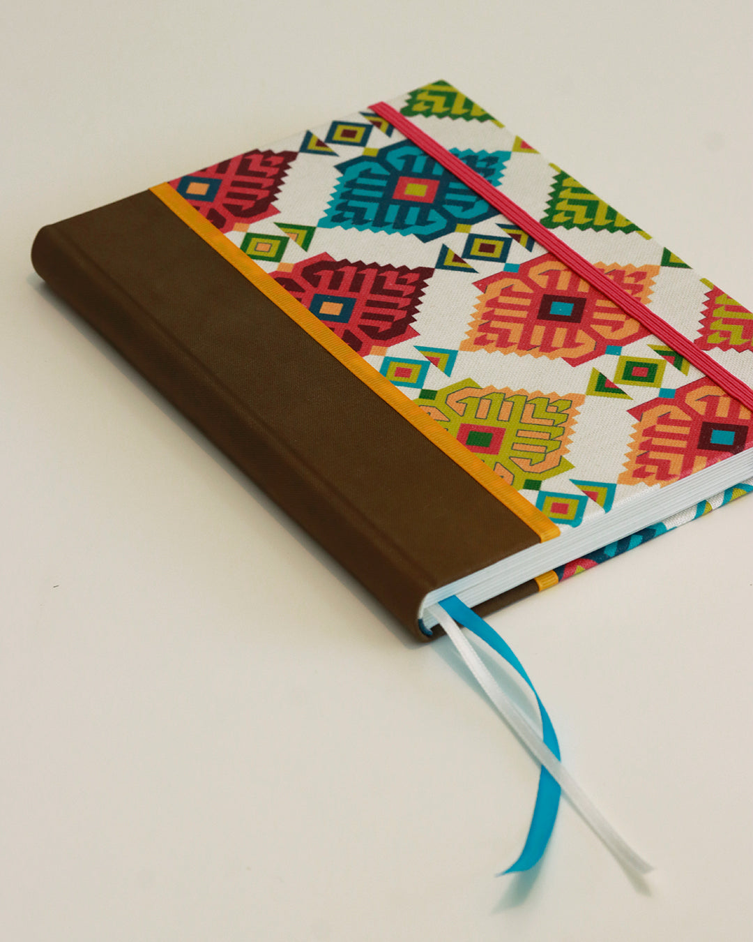 Agenda 2026 geometrie colorate (dorso arrotondato con elastico)