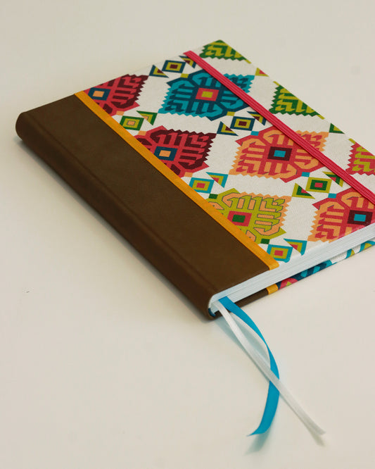 Agenda 2026 geometrie colorate (dorso arrotondato con elastico)