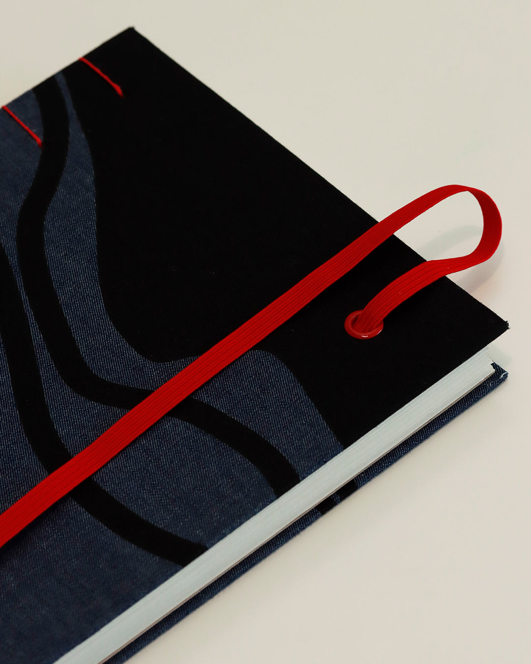 Agenda 2026 fili su jeans (mix copta e francese con elastico e busta)