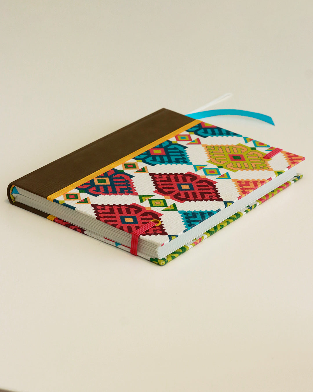 Agenda 2026 geometrie colorate (dorso arrotondato con elastico)