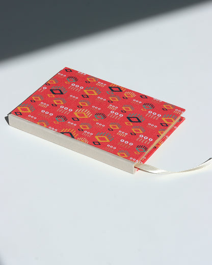Quaderno A6 dorso quadrato (retto) stile bodoniano kraft avana rosso-marrone figure geometriche