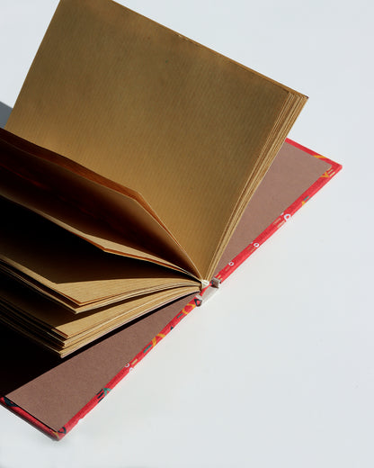 Quaderno A6 dorso quadrato (retto) stile bodoniano kraft avana rosso-marrone figure geometriche