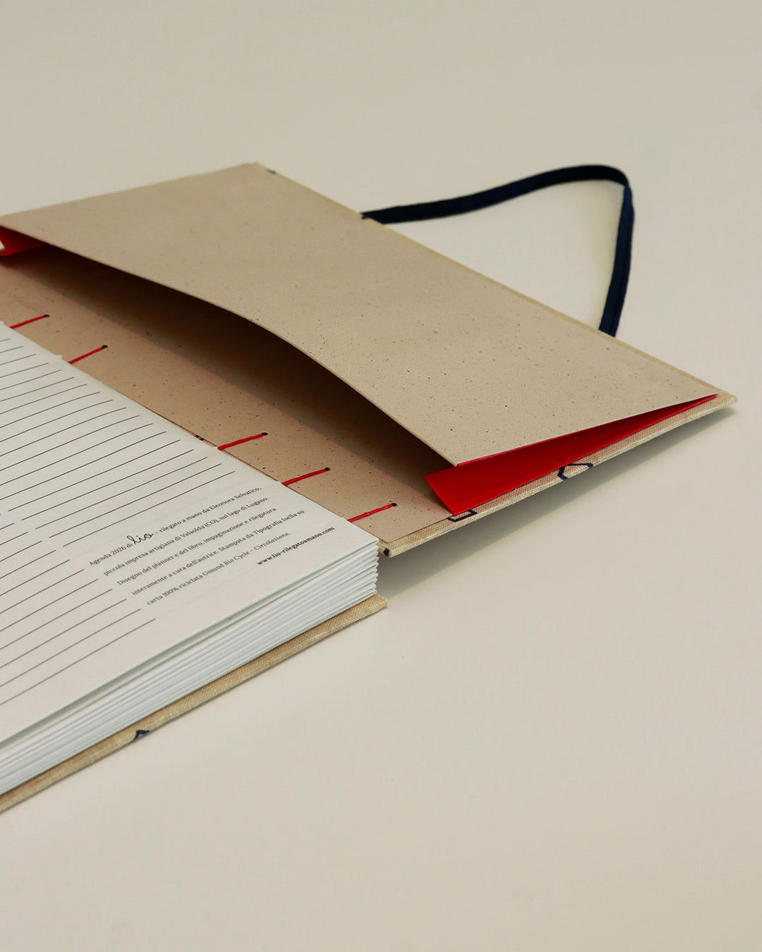 Agenda 2026 geometria minimale (mix copta e francese con elastico e busta)