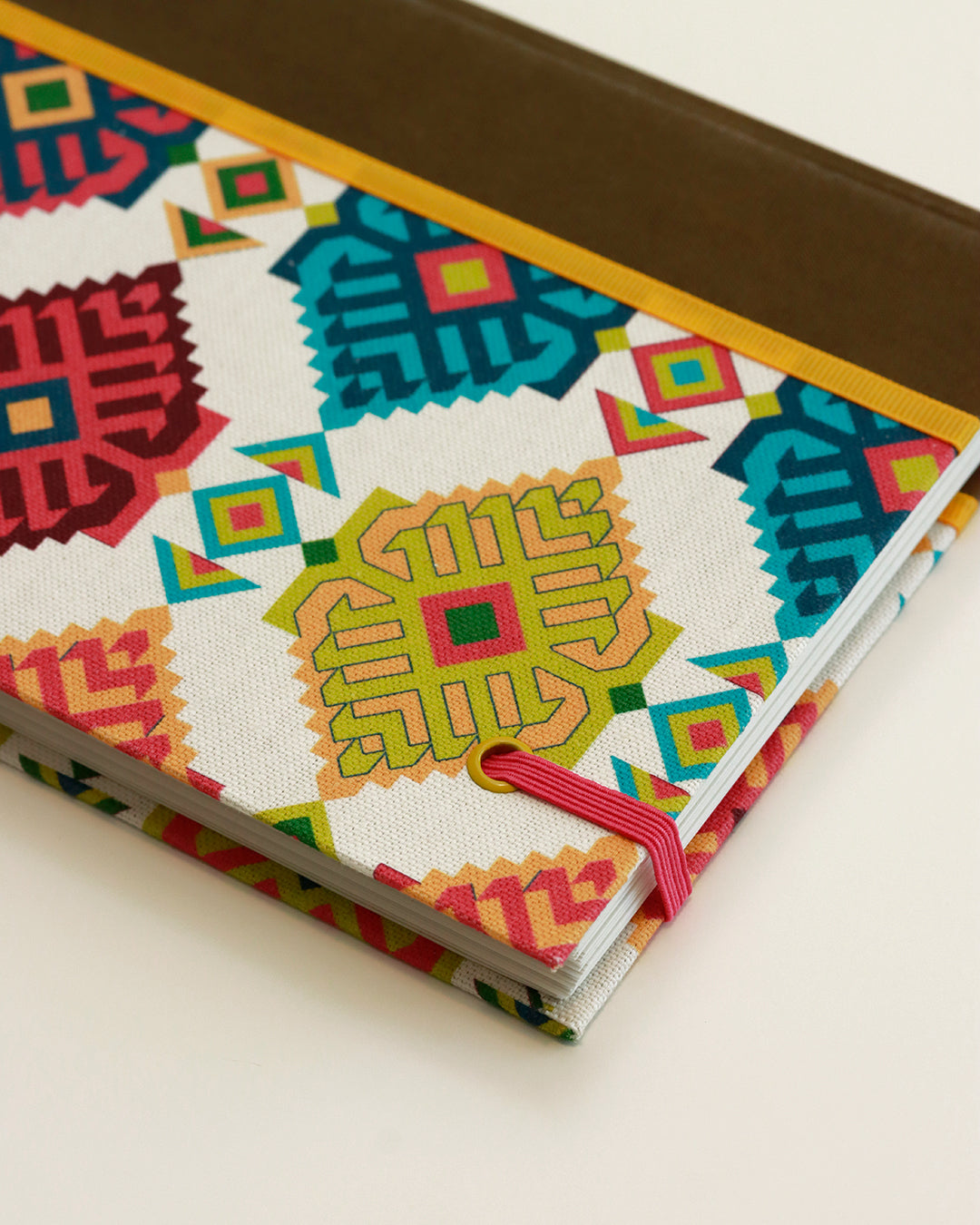 Agenda 2026 geometrie colorate (dorso arrotondato con elastico)