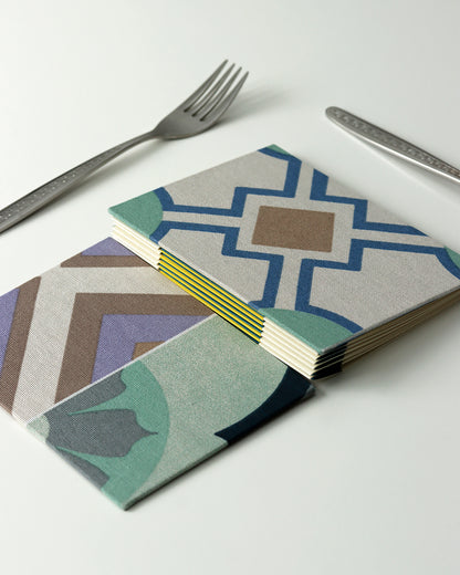 Ricettario formato A6, carta agrumi, rilegatura australiana, piastrelle colorate verde acqua blu, bianco, beige, grigio, lilla