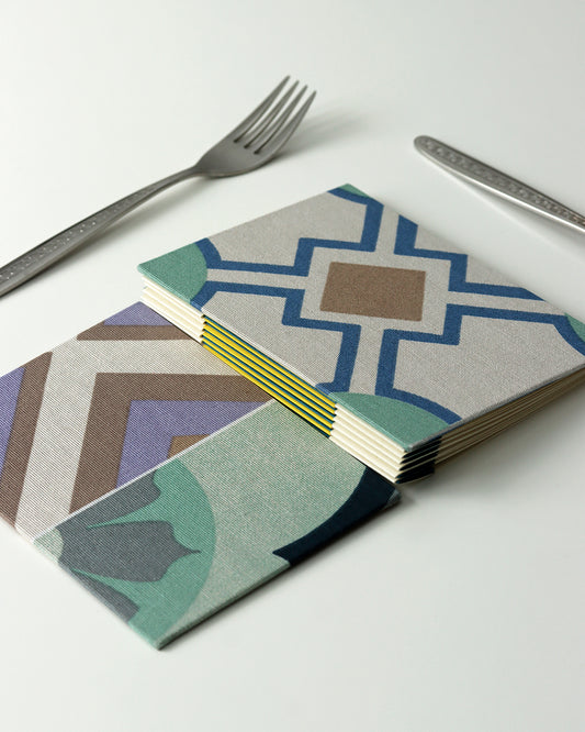 Ricettario formato A6, carta agrumi, rilegatura australiana, piastrelle colorate verde acqua blu, bianco, beige, grigio, lilla