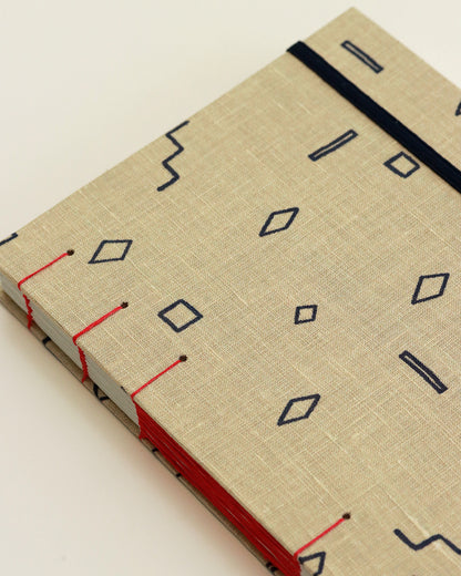 Agenda 2026 geometria minimale (mix copta e francese con elastico e busta)