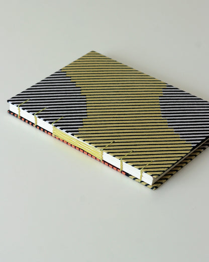 Quaderno A5 wax africano rigato giallo, salmone, bianco e nero