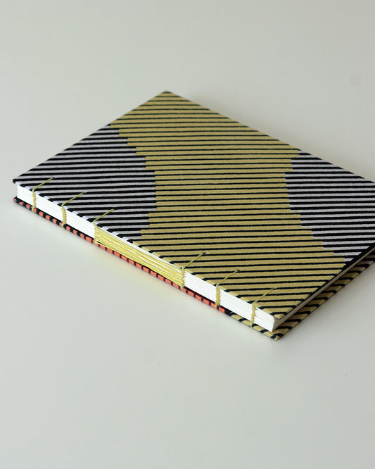 Quaderno A5 wax africano rigato giallo, salmone, bianco e nero
