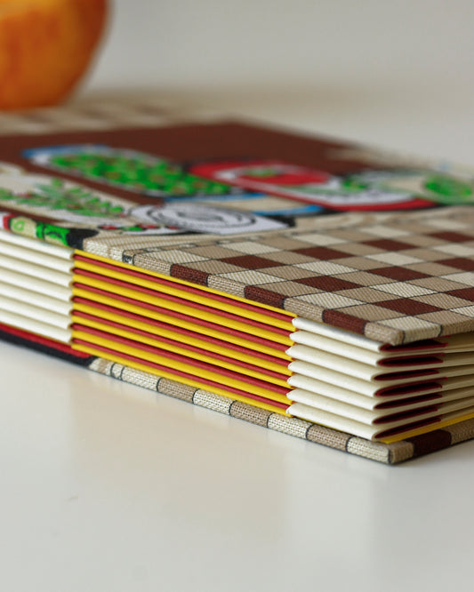 Ricettario formato A5, carta agrumi, barattoli in dispensa marrone