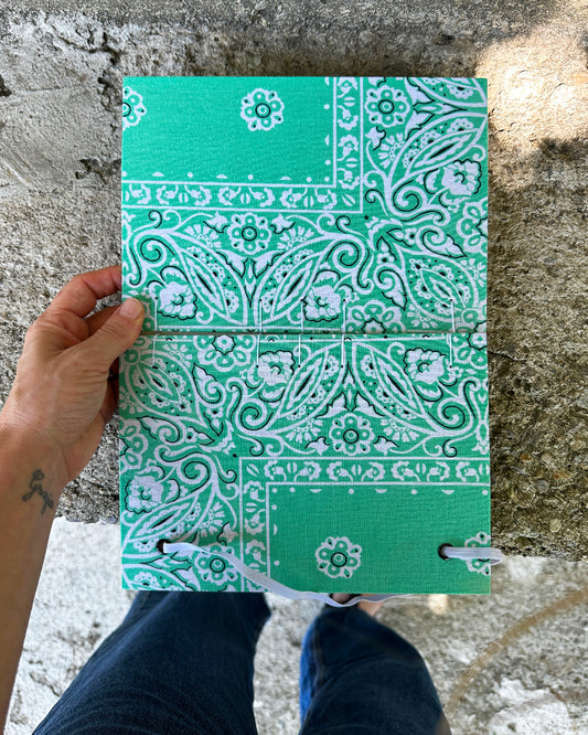 Quaderno disegno mixed media bandana verde pastello (elastico e busta)
