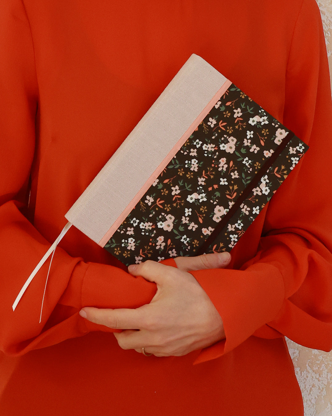 Agenda 2026 floreale marrone e rosa (dorso arrotondato con elastico)