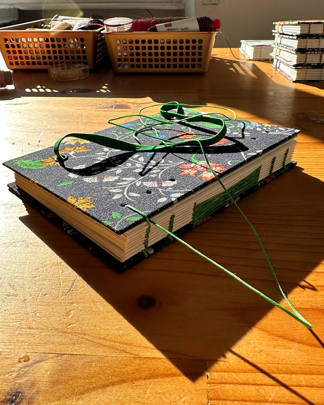 Agenda delle ricorrenze floreale blu e verde (mix-copta francese con elastico)