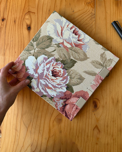 Quaderno guestbook quadrato con carta di birra rivestito con tessuto floreale