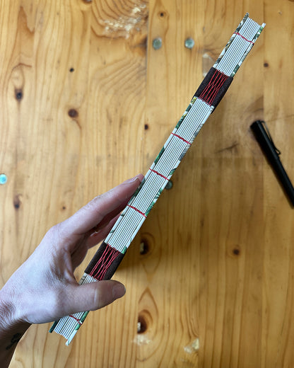 Quaderno da scrivania A4 con illustrazioni botaniche e carta di birra Weiss - rosso