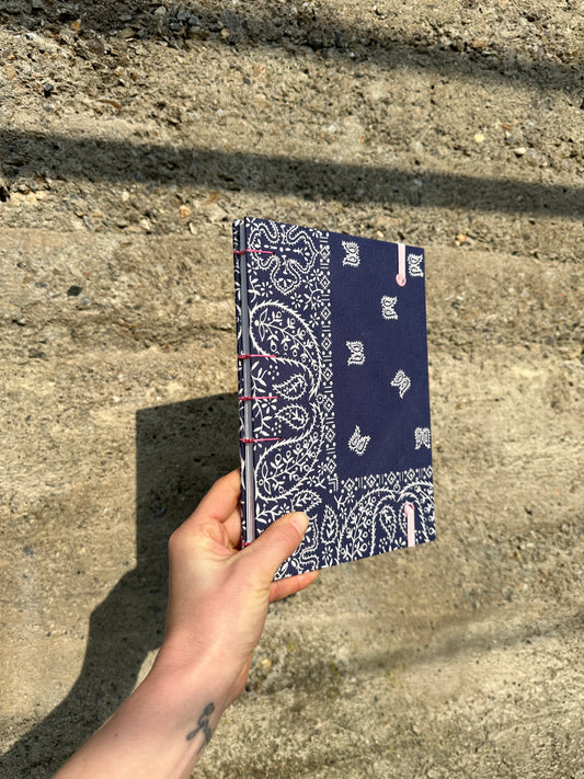 Quaderno disegno mixed media bandana blu e rosa (elastico e busta)