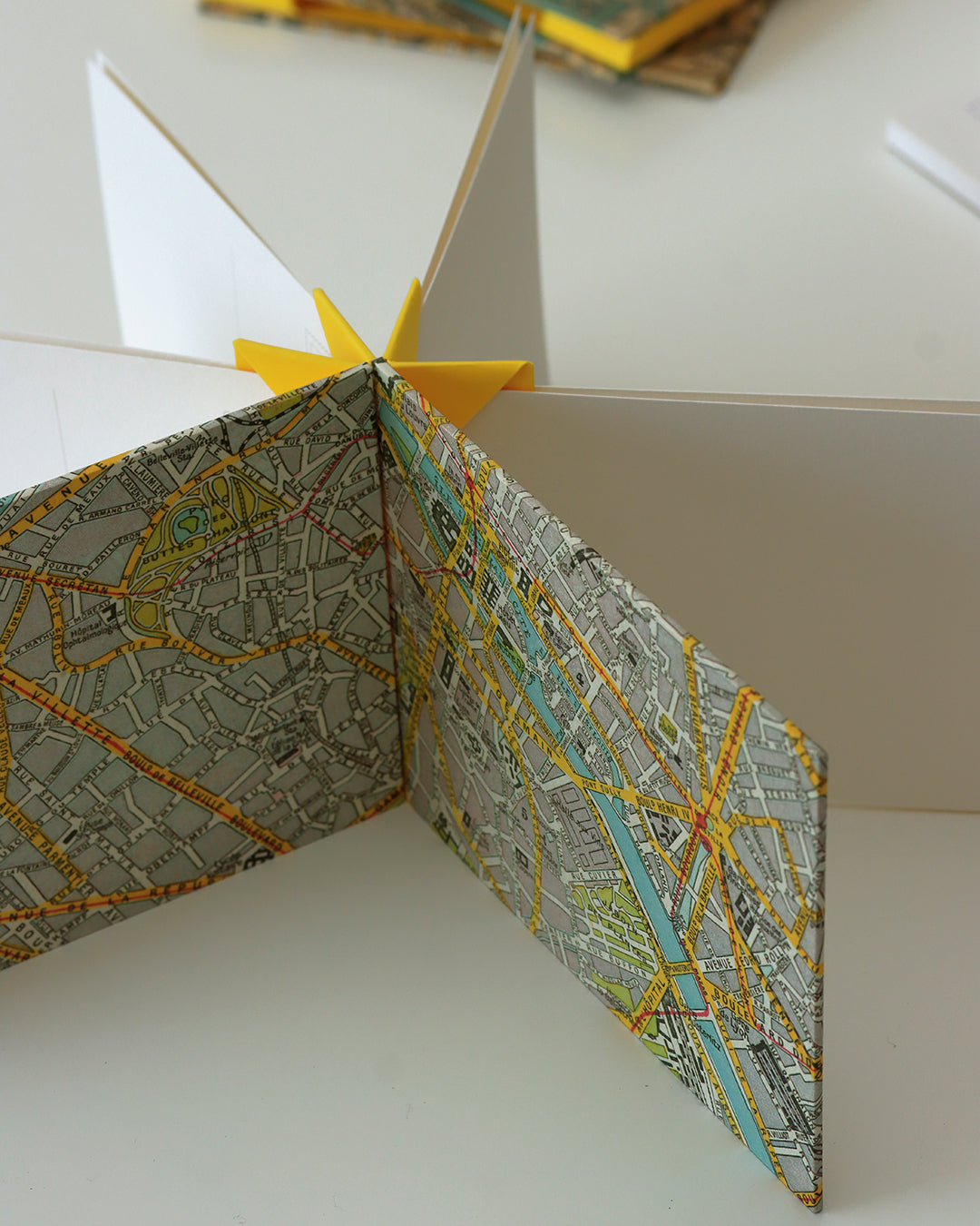 Album cartoline (illustrate) con mappa vintage Parigi 1922