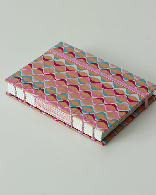 Agenda delle ricorrenze righe ondulate rosa (mix-copta francese con elastico)