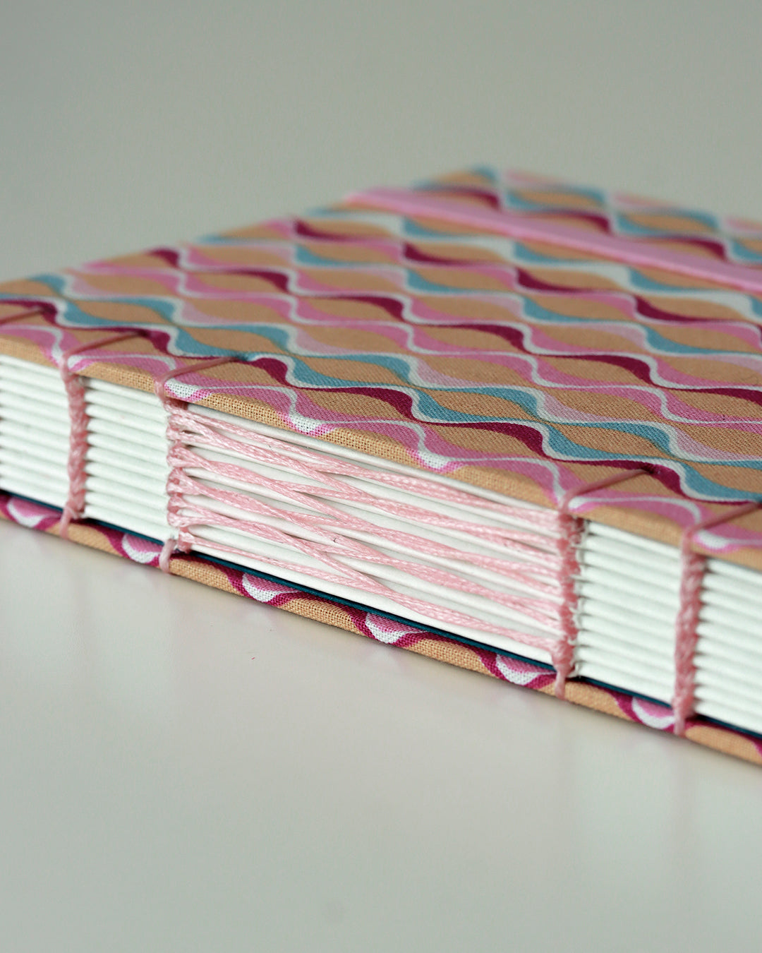 Agenda delle ricorrenze righe ondulate rosa (mix-copta francese con elastico)