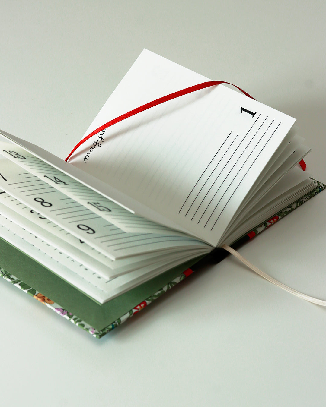 Agenda delle ricorrenze coniglietti tra narcisi e primule (dorso arrotondato)