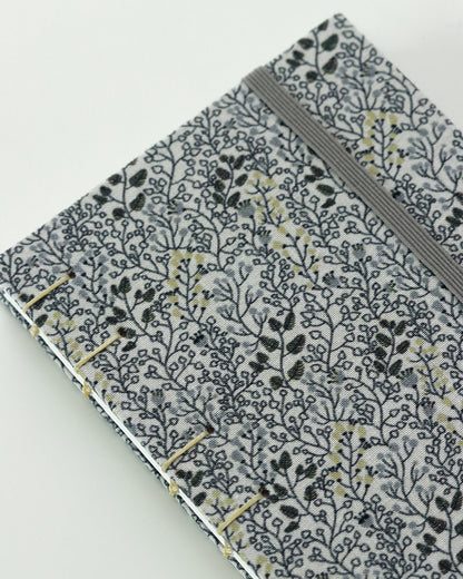 Agendina 2026 fiorellini grigi (copta con elastico)