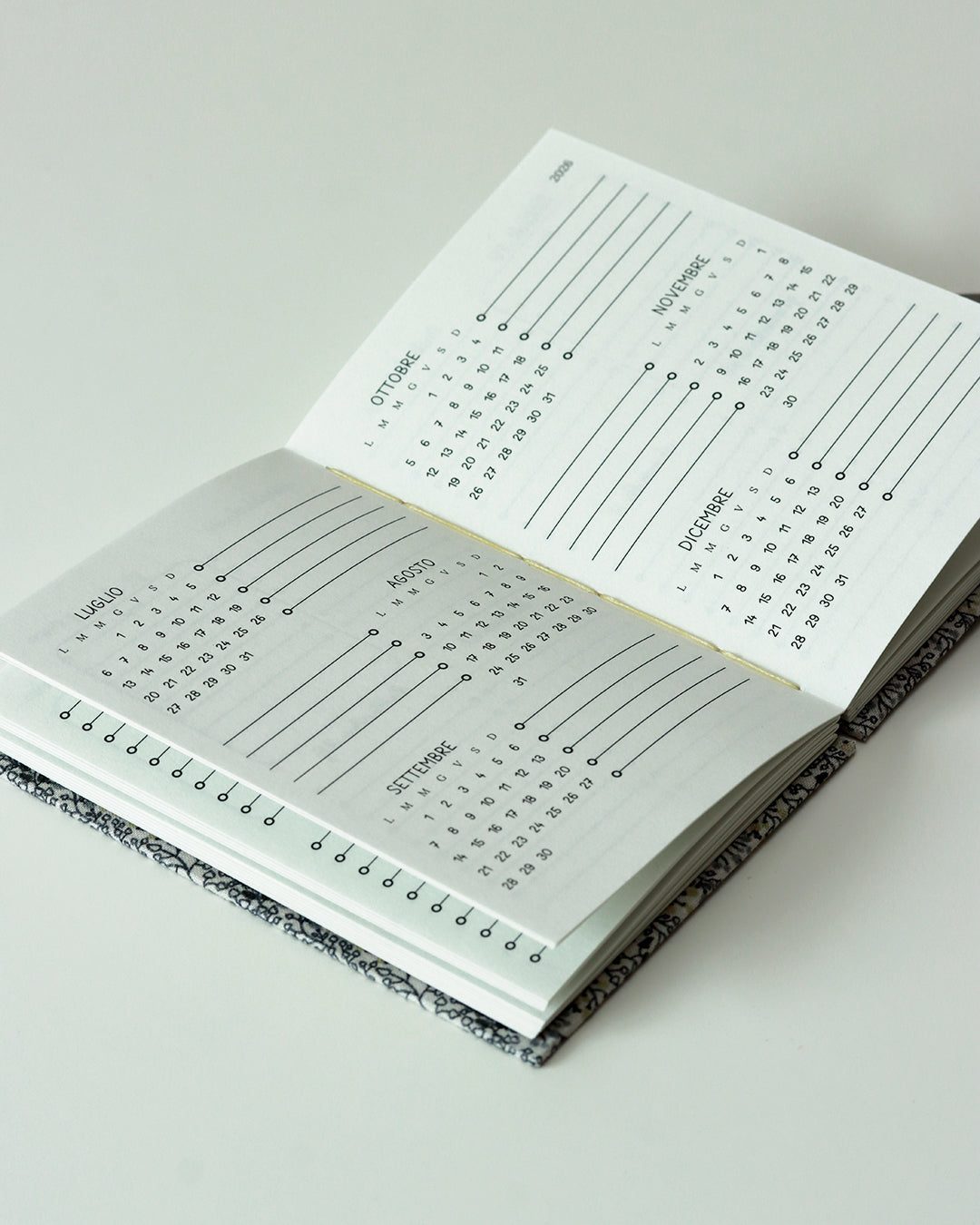 Agendina 2026 fiorellini grigi (copta con elastico)