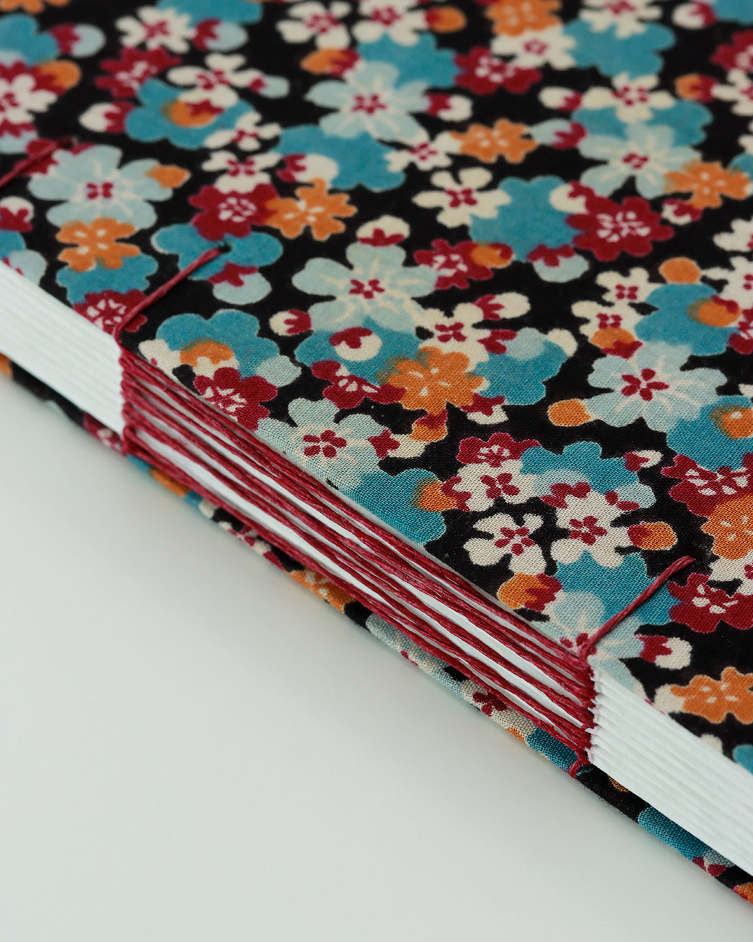 Agenda 2026 fiorellini blu-cammello-vinaccia (mix copta-francese con elastico e busta)