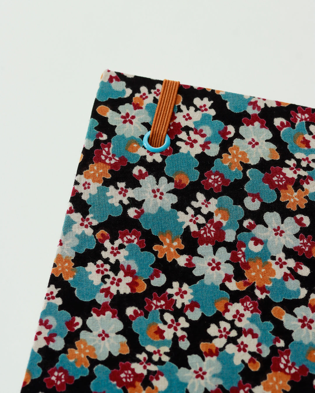 Agenda 2026 fiorellini blu-cammello-vinaccia (mix copta-francese con elastico e busta)