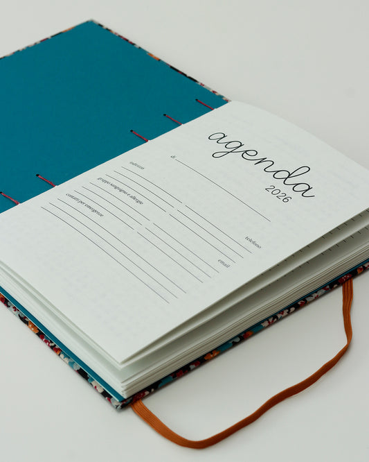 Agenda 2026 fiorellini blu-cammello-vinaccia (mix copta-francese con elastico e busta)