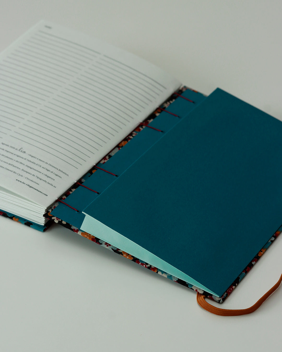 Agenda 2026 fiorellini blu-cammello-vinaccia (mix copta-francese con elastico e busta)