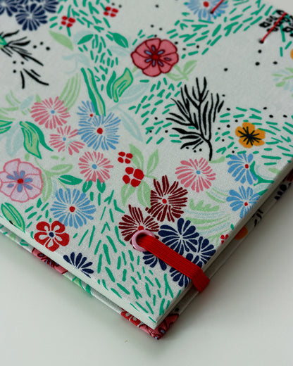 Agenda 2026 fiorellini colorati su bianco (mix copta-francese con elastico e busta)