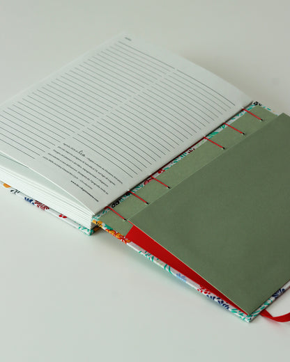 Agenda 2026 fiorellini colorati su bianco (mix copta-francese con elastico e busta)