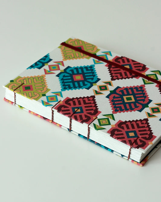 Agenda 2026 geometrie colorate (copta con elastico)