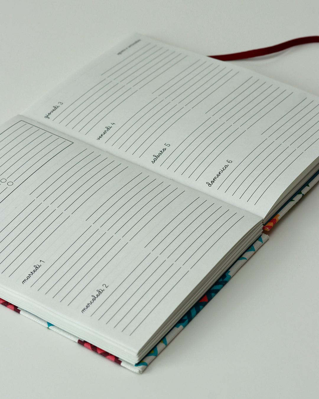 Agenda 2026 geometrie colorate (copta con elastico)