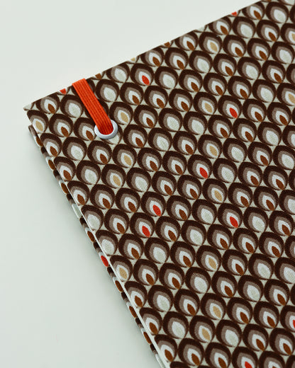 Agenda 2026 foglioline marroni e arancione (mix copta-francese con elastico e busta)