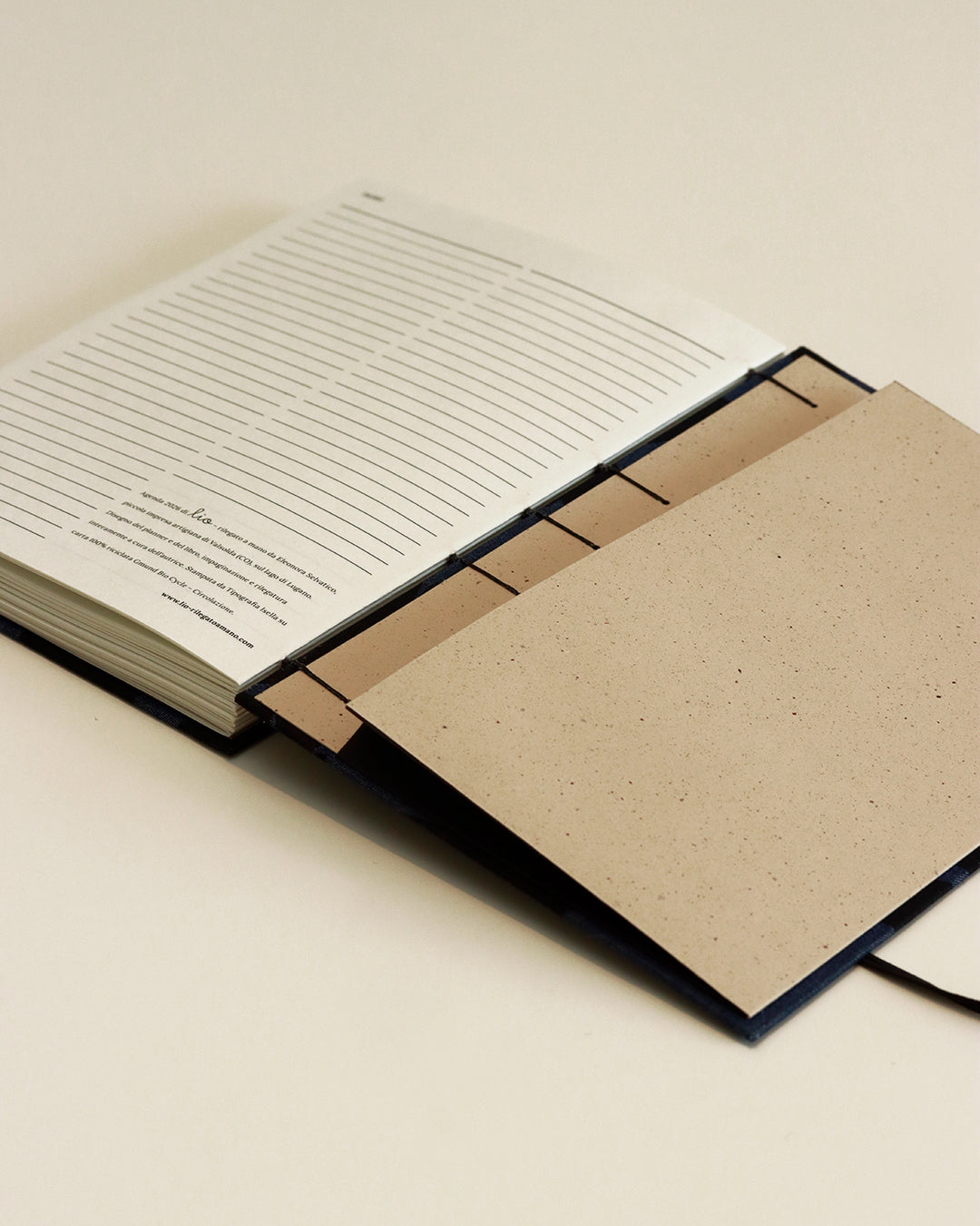 Agenda 2026 blu jeans macchie nere (copta con elastico e busta)