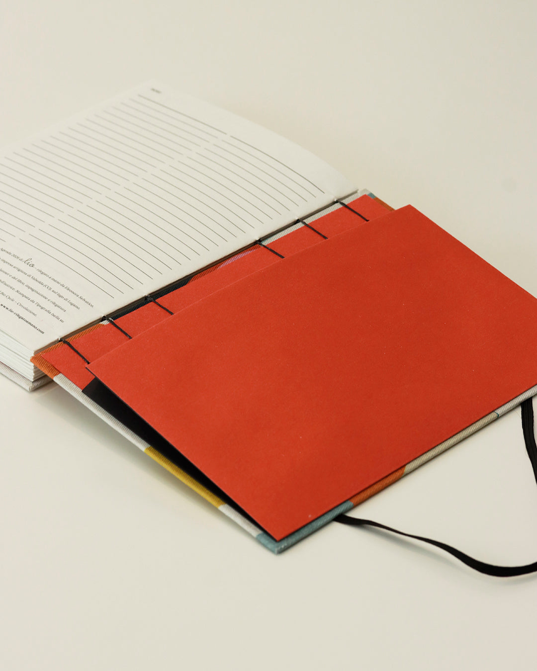 Agenda 2026 figure moderne colorate (mix copta e francese con elastico e busta)