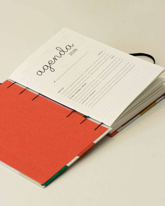 Agenda 2026 figure moderne colorate (mix copta e francese con elastico e busta)