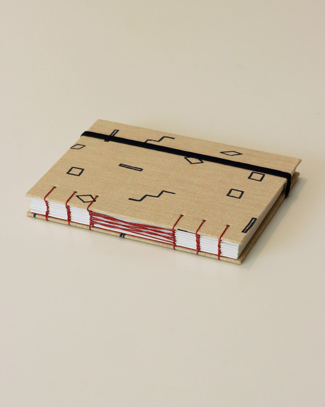 Agendina 2026 geometria minimale (mix copta-francese con elastico)