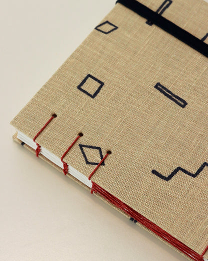 Agendina 2026 geometria minimale (mix copta-francese con elastico)