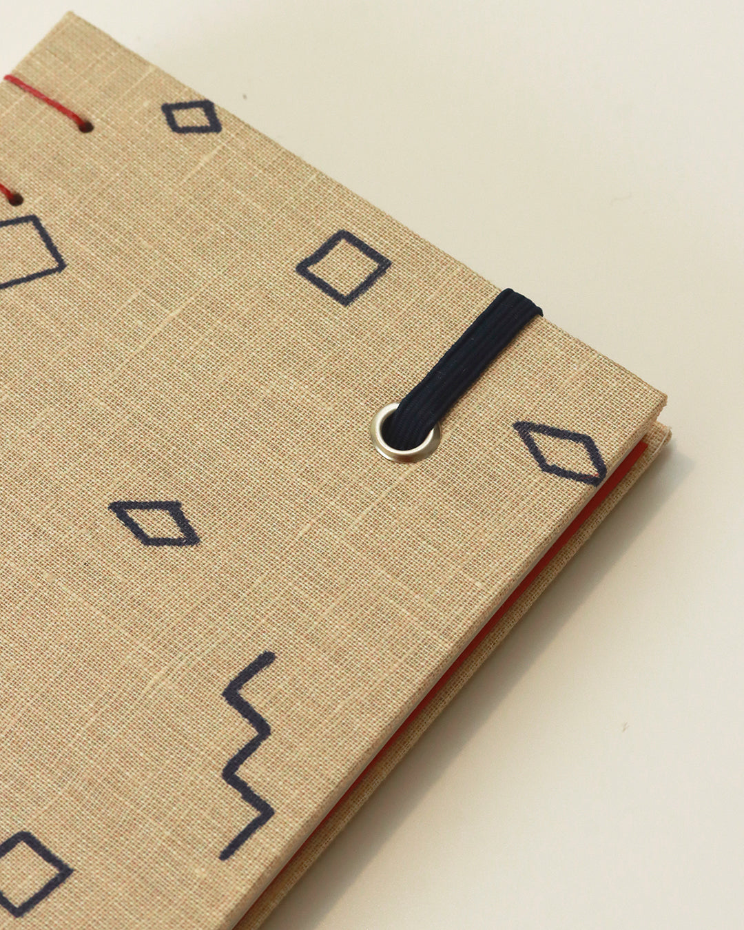 Agendina 2026 geometria minimale (mix copta-francese con elastico)