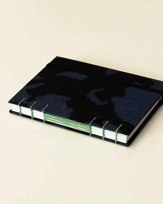 Agendina 2026 blu jeans macchie nere (mix copta-francese con elastico)