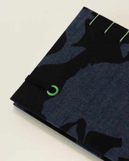 Agendina 2026 blu jeans macchie nere (mix copta-francese con elastico)