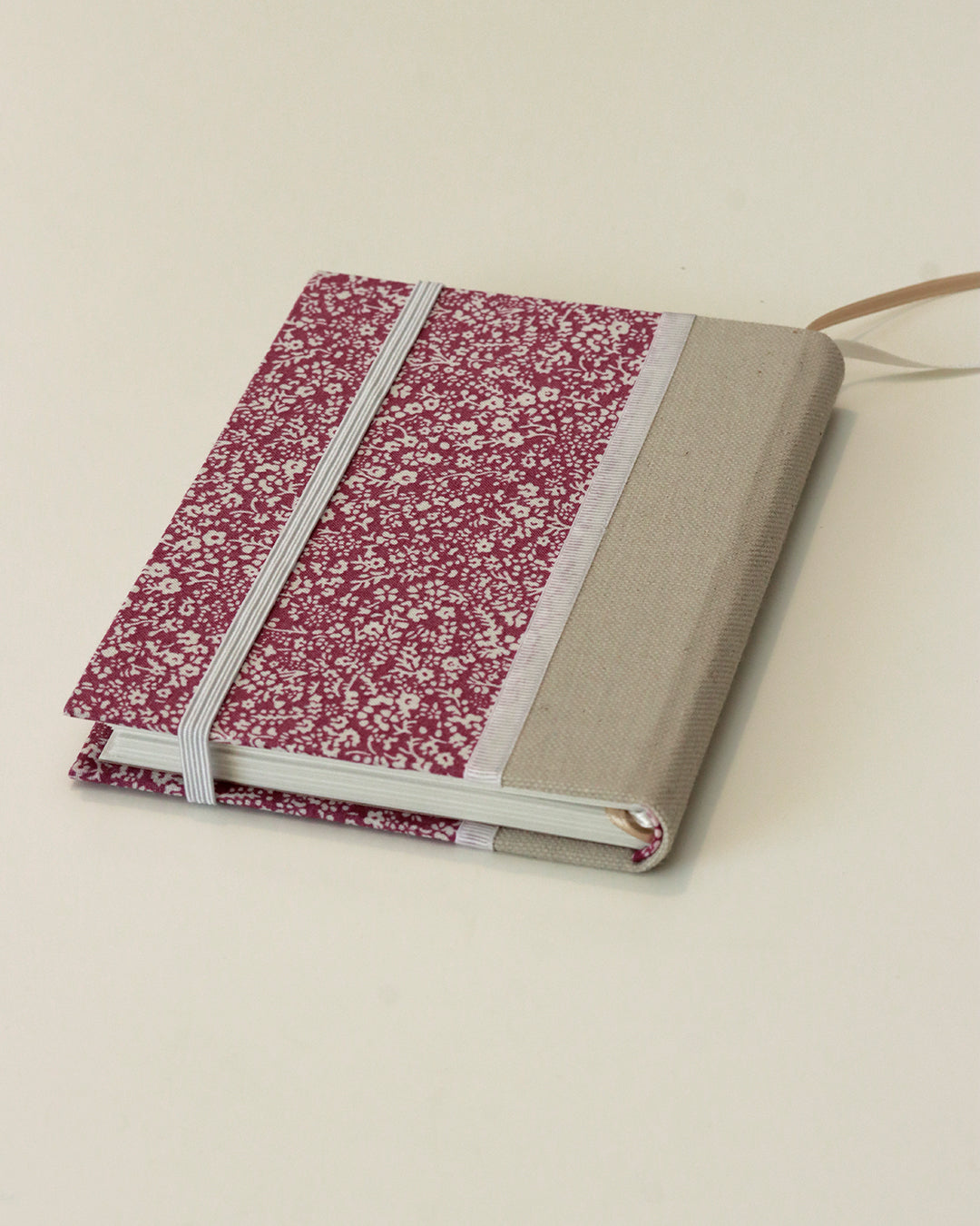 Agendina 2026 floreale viola e grigia (dorso arrotondato con elastico e pagine bianche extra)