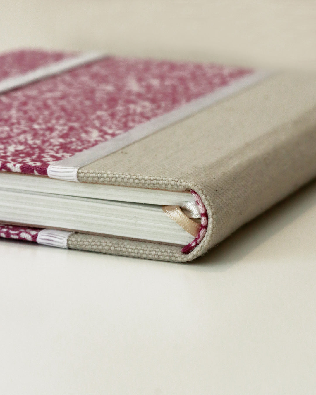 Agendina 2026 floreale viola e grigia (dorso arrotondato con elastico e pagine bianche extra)